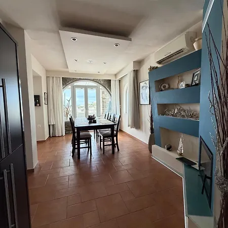 בית נופש Eirinis House